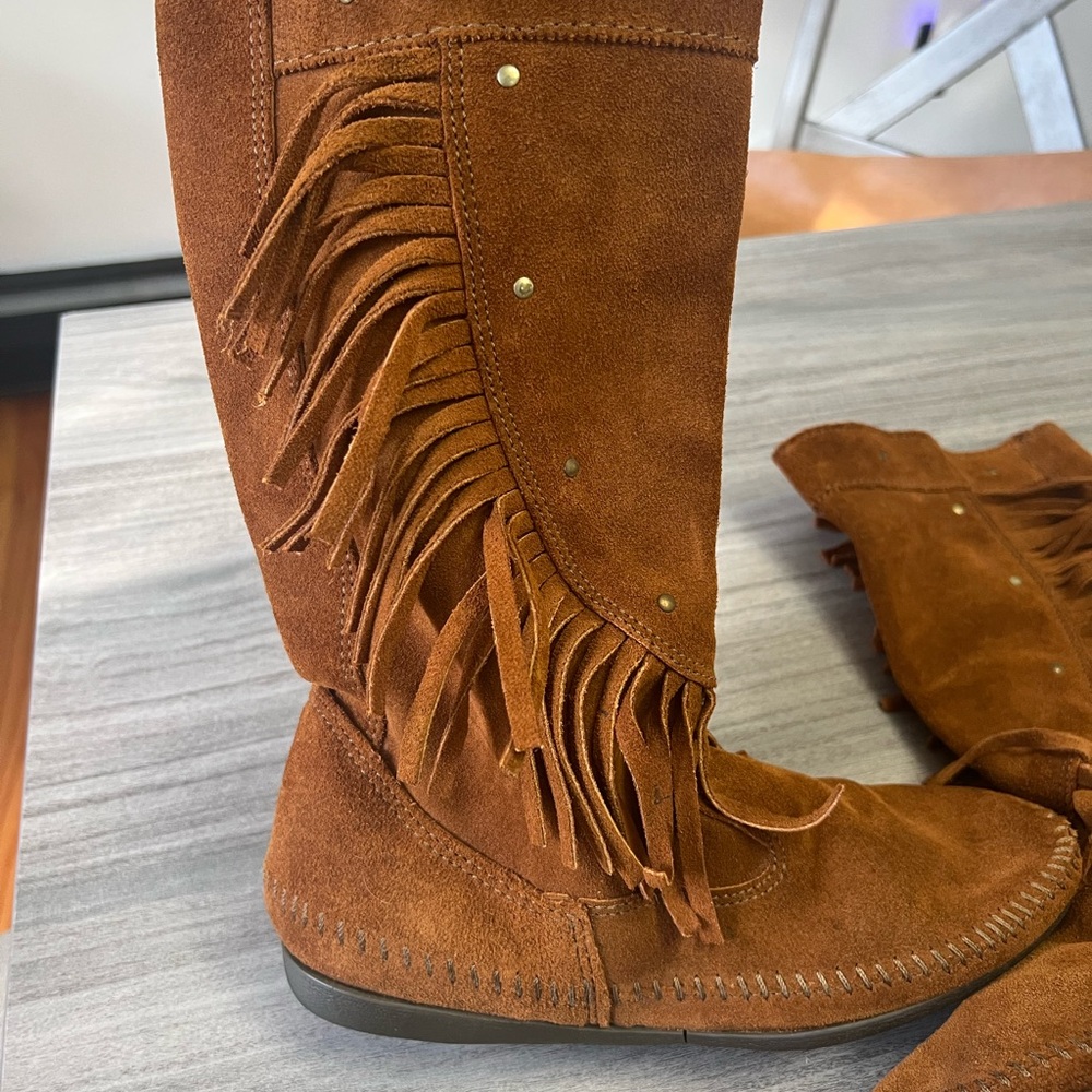Minnetonka Suede Leather Boots with fringe Moccasins - Picture 6 of 9